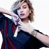 Hailey Baldwin, supermodel and fiancé of Justin Bieber, signed as